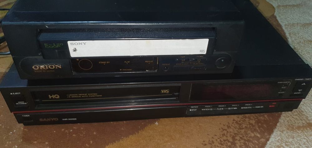 Vând 2 video playere defecte, Sanyo și Orion.