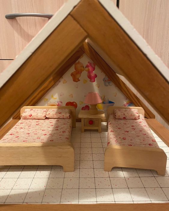 Casuta din lemn pentru papusi