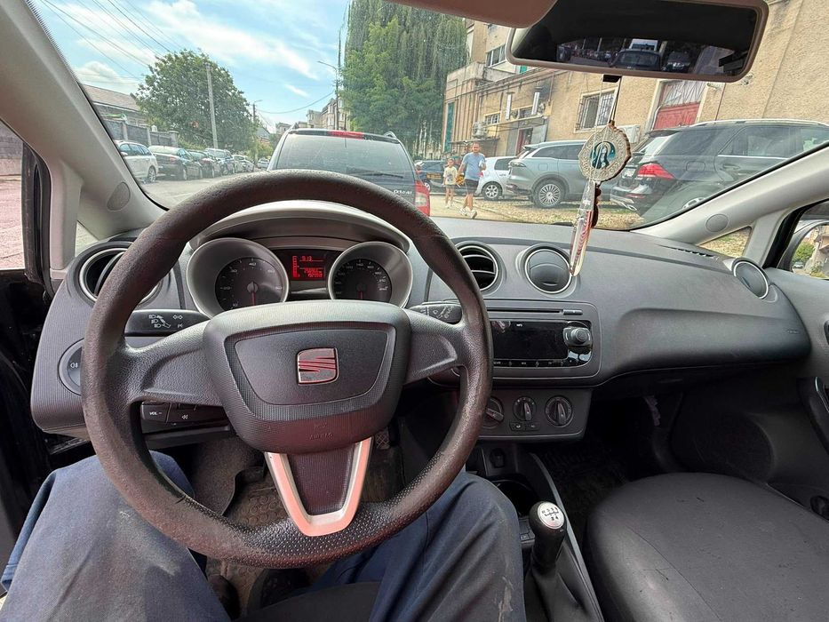 Vand Seat Ibiza an 2011 in stare buna