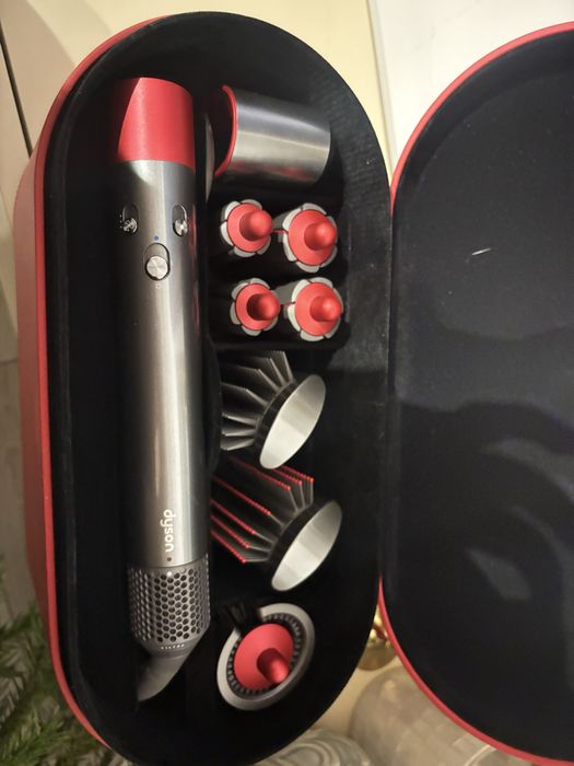 Dyson Airwrap aproape nou