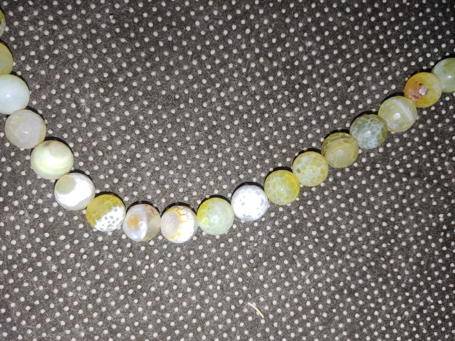 бусы из золотого апала