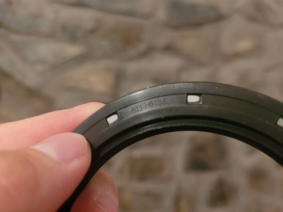 Сальник для тойота королла Е100 
4E FE сатамын