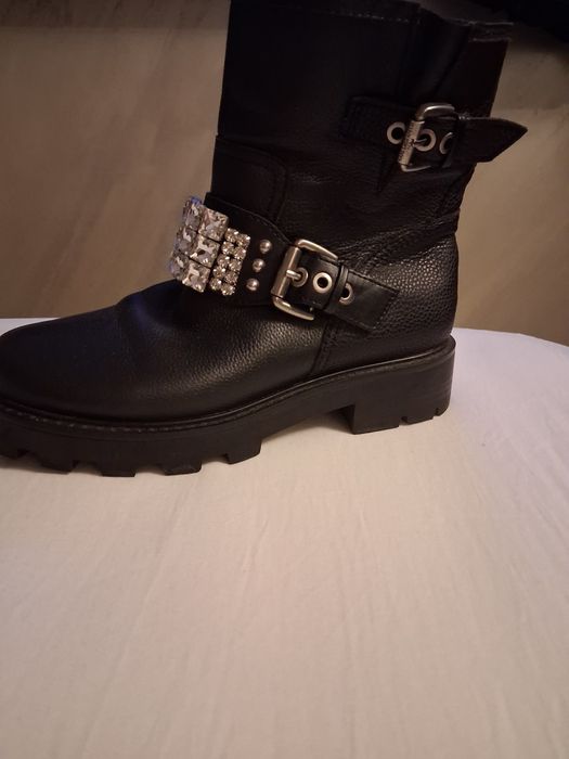 Încălțăminte originală