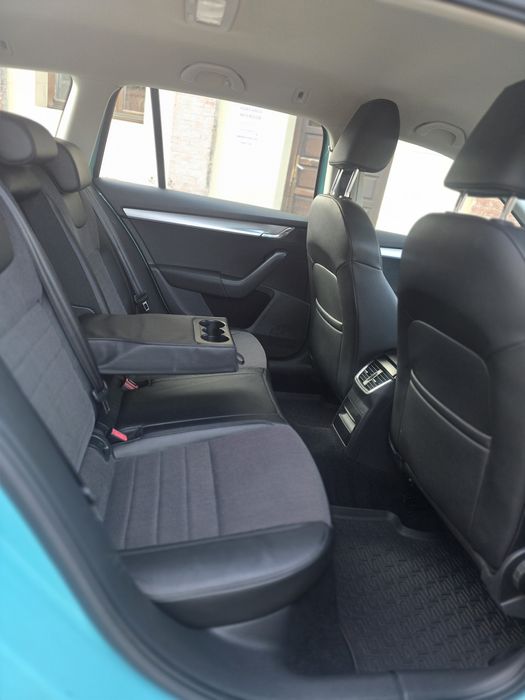 Skoda Octavia  Style 2.0 tdi Euro 6 - bi-Xenon