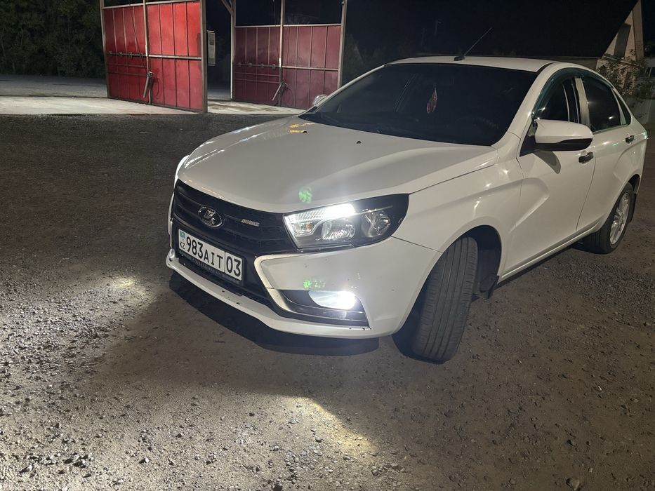 Продам Весту 2019 г.