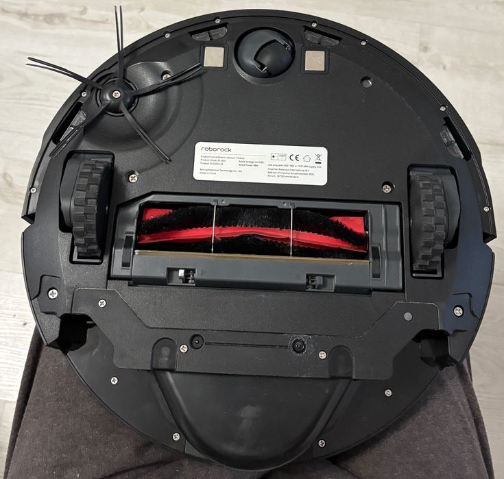 Vând robot aspirator Roborock S5 MAX