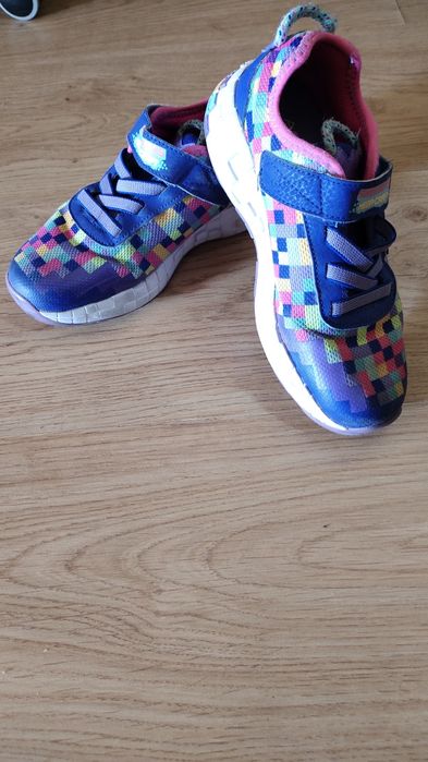 Кроссовки на девочку