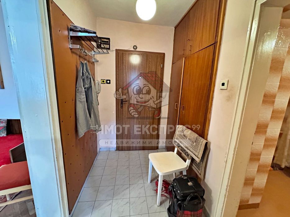 Двустаен апартамент, с изба, панорамна гледка, в центъра на Асеновград