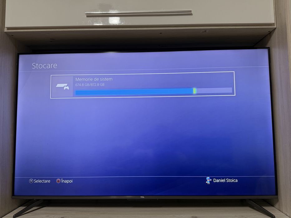 Consola SONY PlayStation 4 PRO 1TB  2 manete plus 2 jocuri Far cry 6 si fifa 2020 sau schimb cu PS5 plus diferenta din partea mea