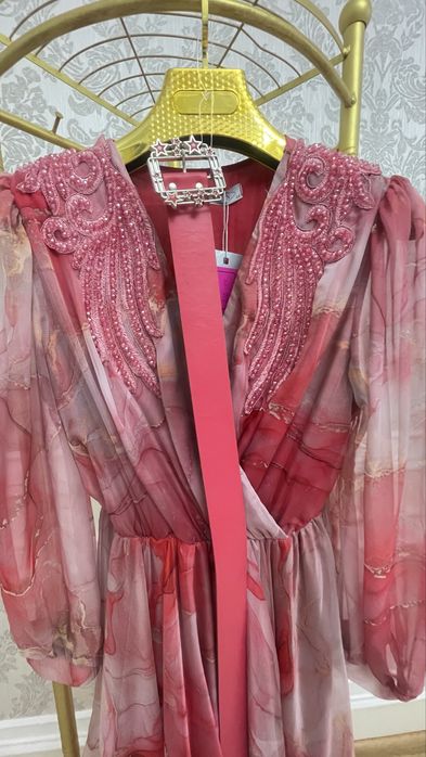 Платье нарядное.