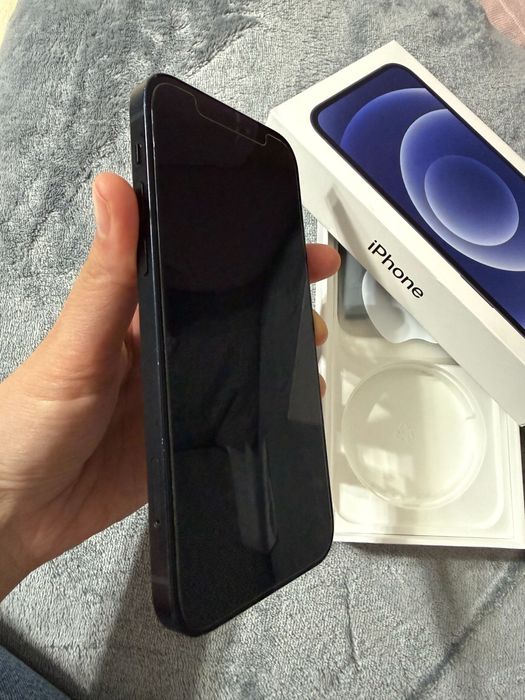 Vand Iphone 12   ,nu a fost desfăcut / reparat , vine cu cutia originala