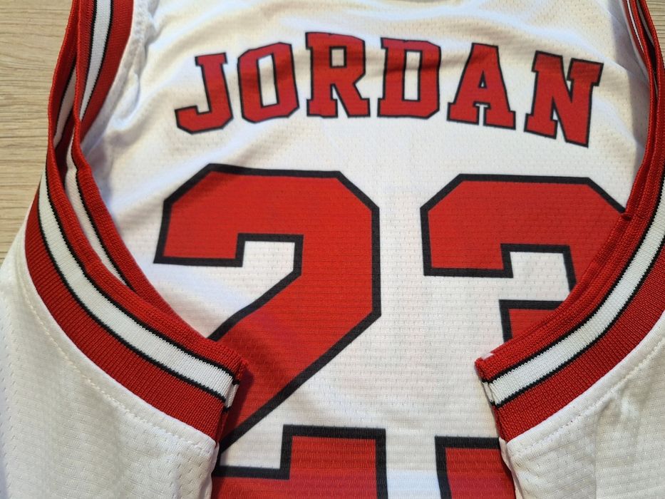 Баскетболен потник на Майкъл Джордан #23#Чикаго Булс#Mitchell & Ness !