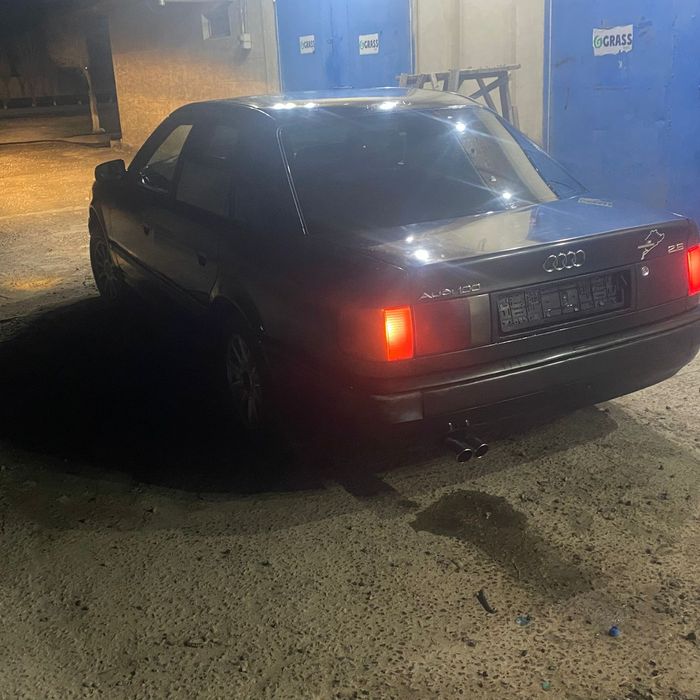 Автомобиль Ауди С4