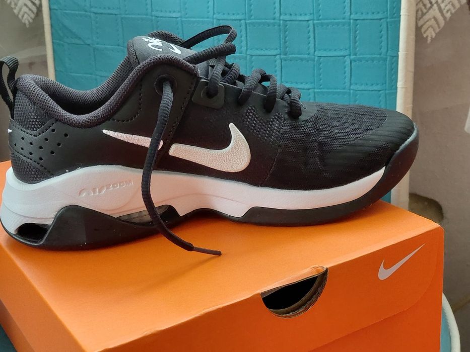 Обувки air zoom bella 6 чисто нови са от about you  но са ми малки