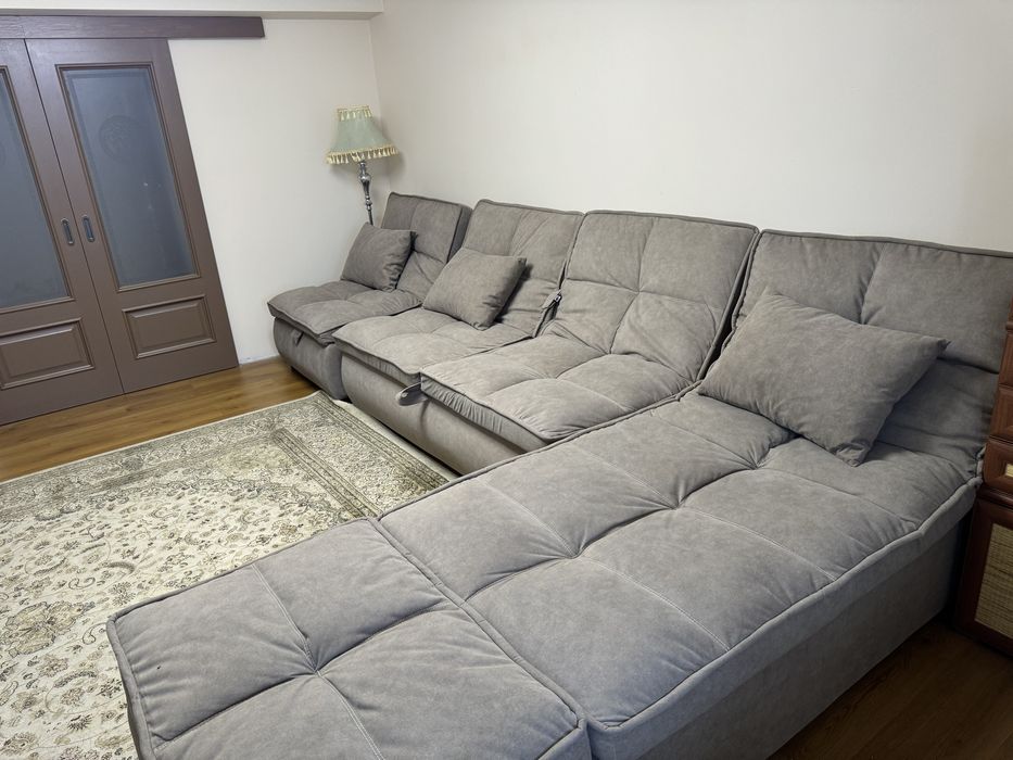 Диван белый светлый