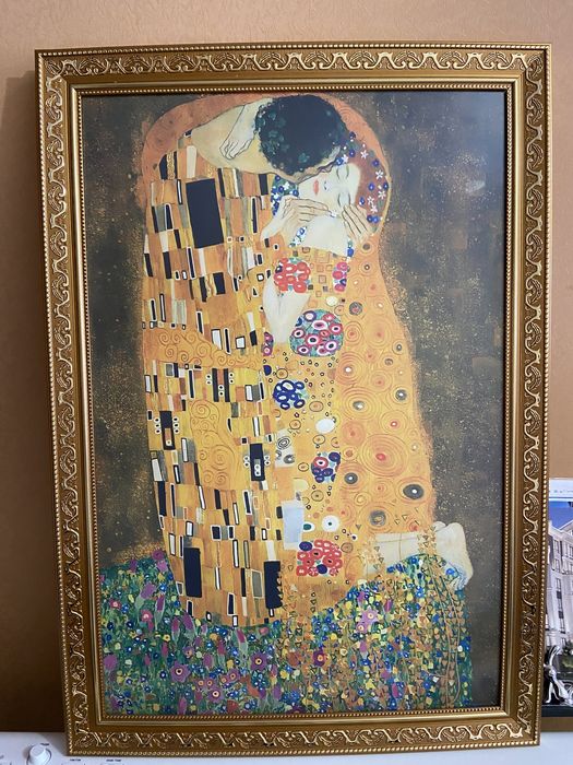 Картина Поцелуй в золотистой раме