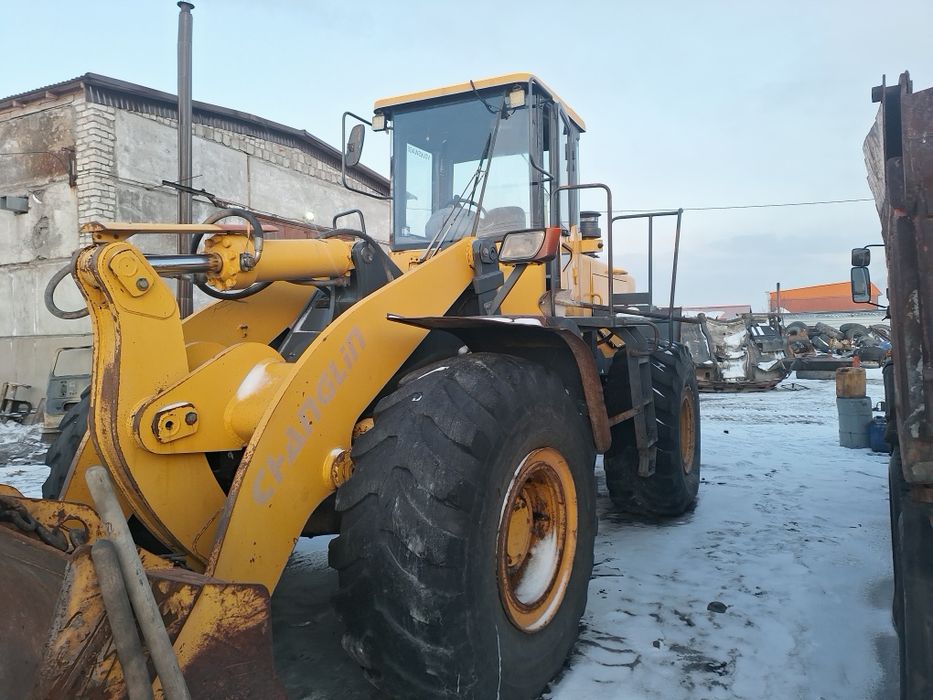 продам фронтальный погрузчик 3 кубовый