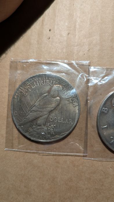 Монета  един долар