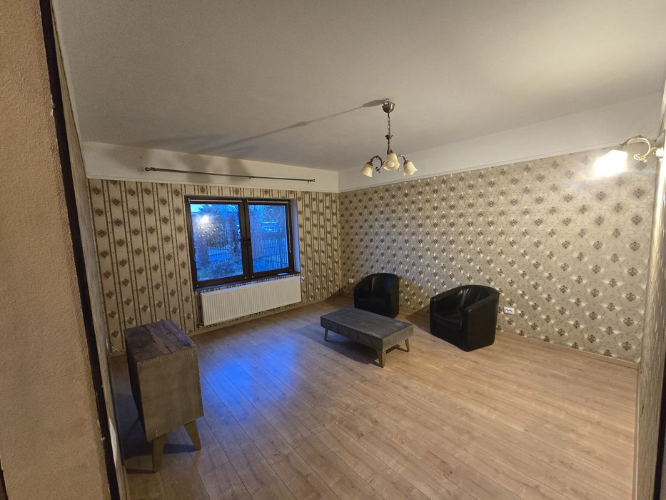 Apartament 3 camere, 2 bai (100mp, pretabil muncitori), curte proprie,