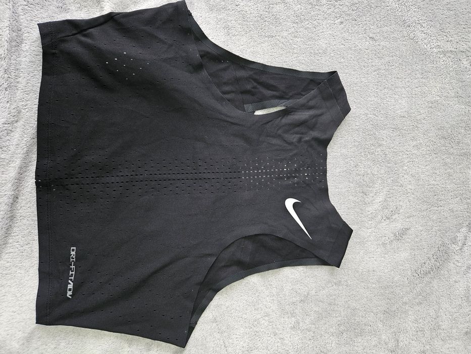 Безшевен  черен топ на NIKE