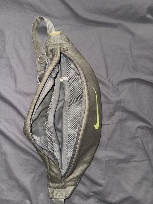 Nike чантичка (Grey and Green)