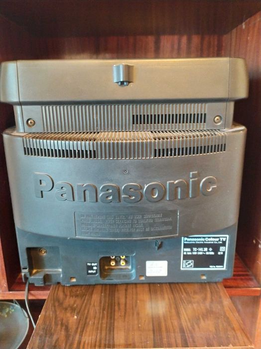 Продавам телевизор малък "Panasonic Top Dome"