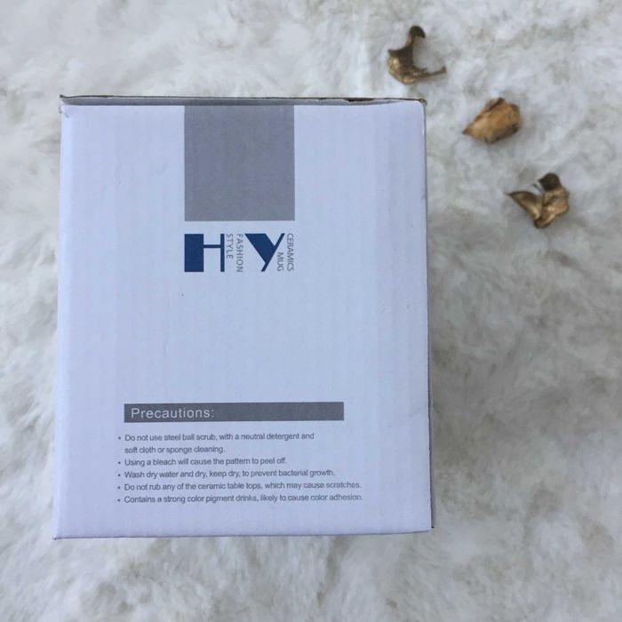 Уникална чаша с керамичен капак и метална лъжичка ,,КРАВА", 17 лв.