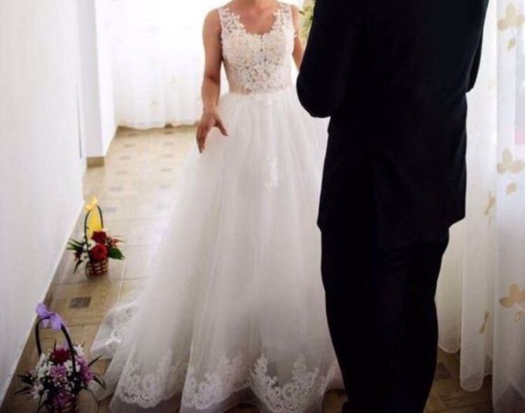 Vãnd rochie de mireasã