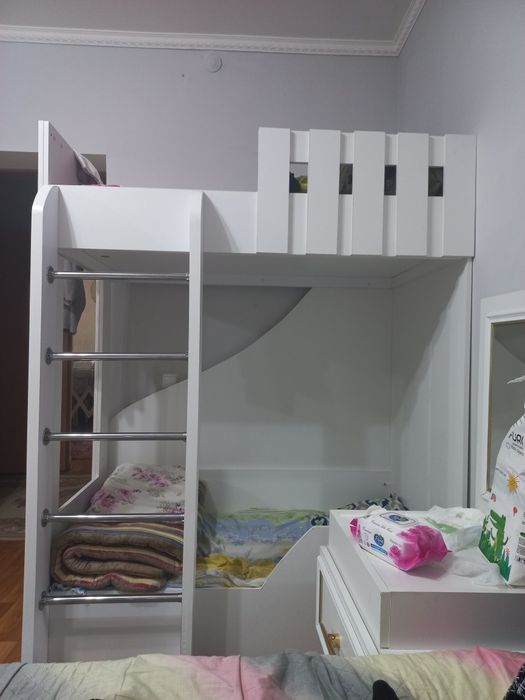 Детский кровать.