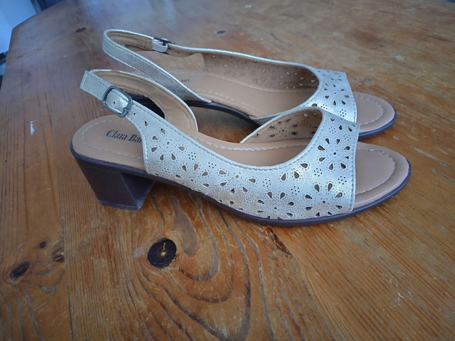 Продавам обувки и сандали