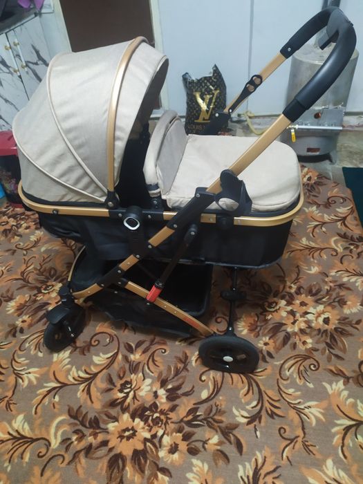 Продается новая коляска.