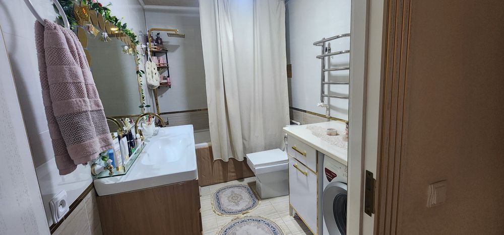 Продаётся квартира 4 комнатная