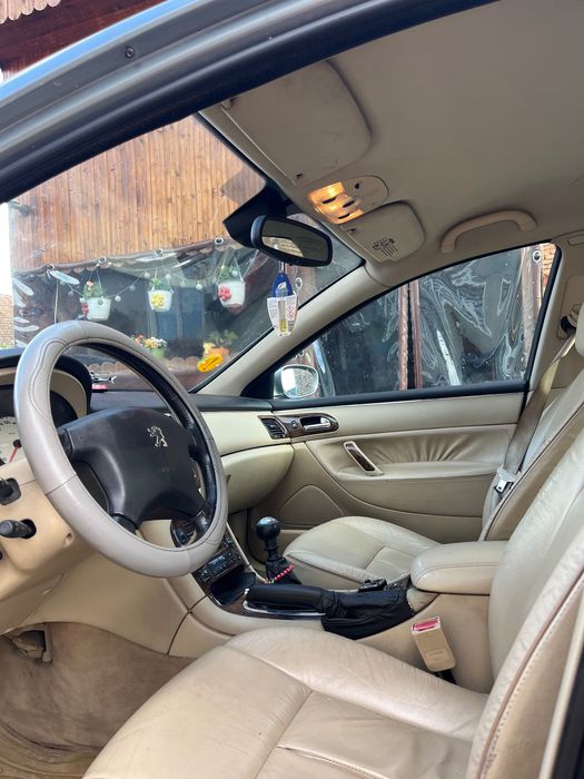 Masina Peugeot 607