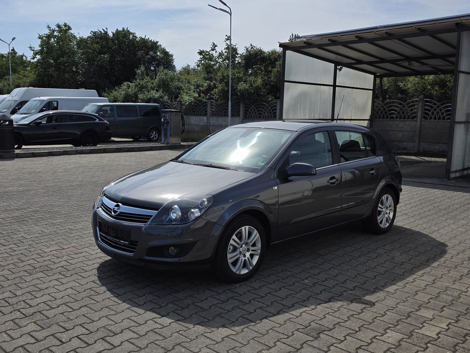 Opel Astra H - 1.6i 116CP - Xenon * Climatronic * Semi-Piele
