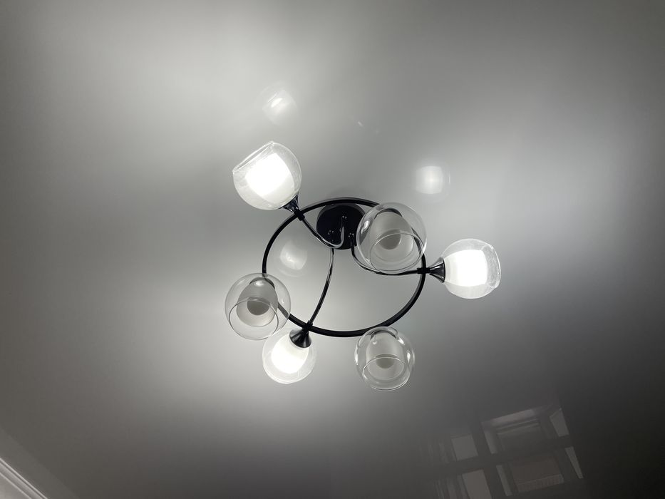 Продам люстру в отличном состоянии