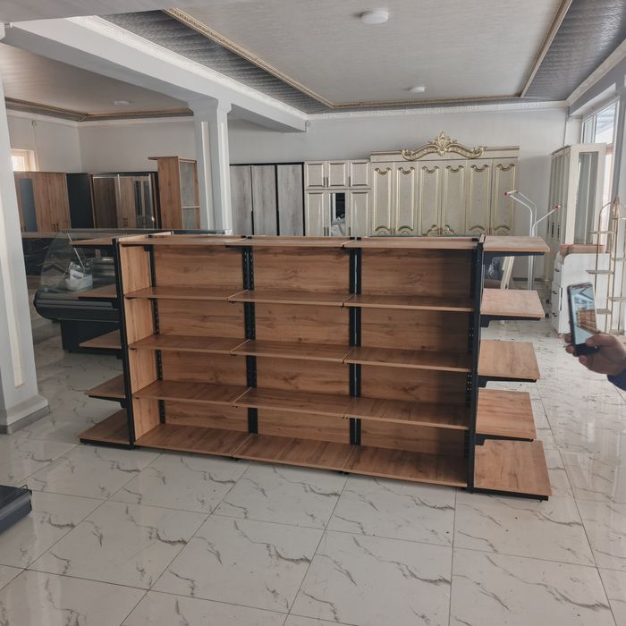 Stelaj. Prilavka poʻlka vitrina