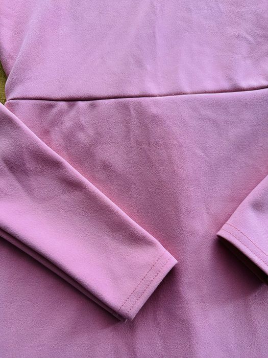 Рокля в бебешко розово с гол гръб