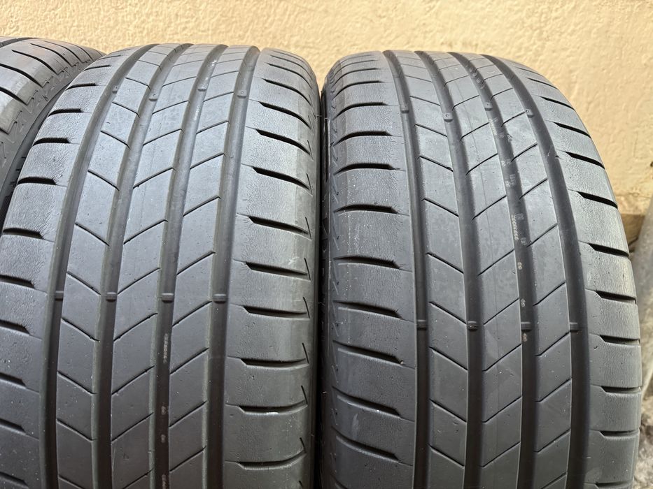 Автомобилни гуми 215 55 17 Bridjestone