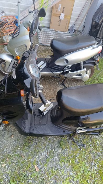 Două Elektromoped (Scuter Electric)
