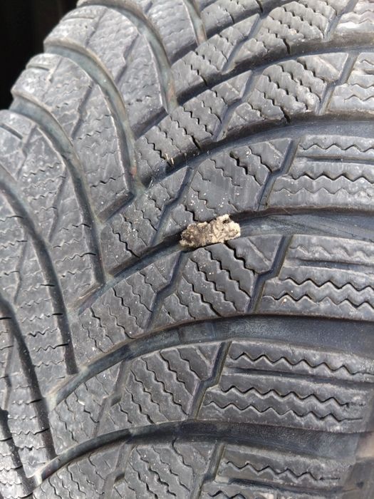 Firestone Winterhawk 215/55/17 98V XL