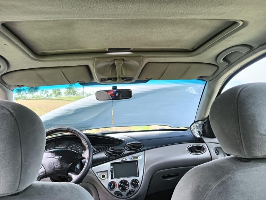 Vând sau schimb Ford focus 1.6 benzina