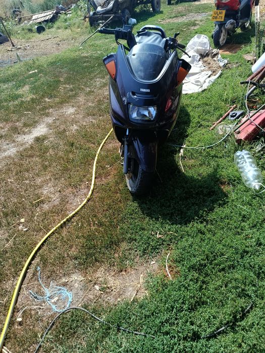 De vânzare 2 scutere