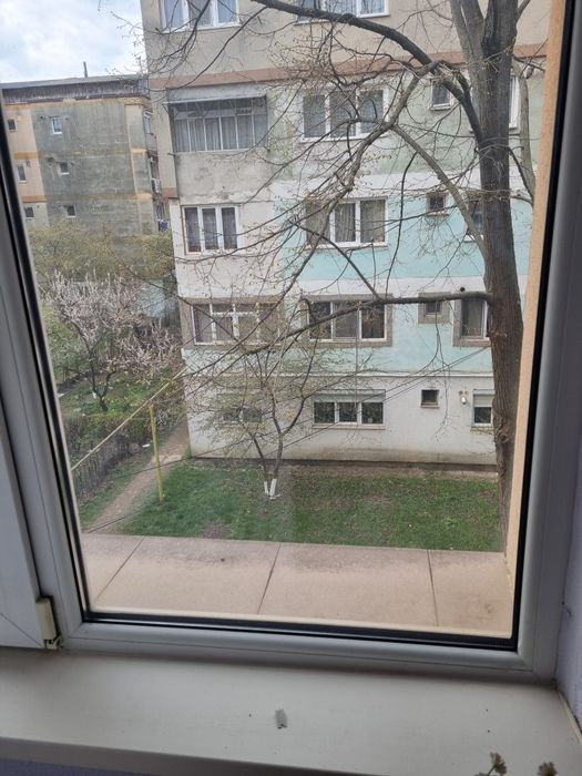 Vând apartament 2 camere nedecomandat 40 mp etaj 2/4 in Dorohoi cartier Plevna aleea Marului