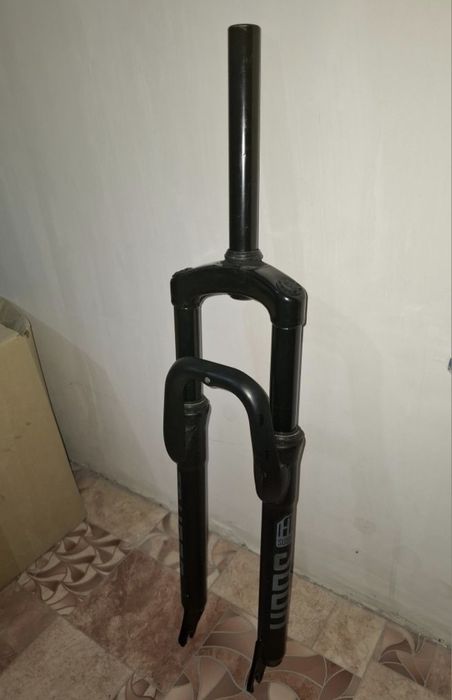 Амортизационная вилка, с полным комплектом рулевой на велосипед.