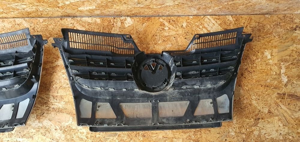 Grilă centrală Golf 5 cu siglă Volkswagen 1K5853651  originală