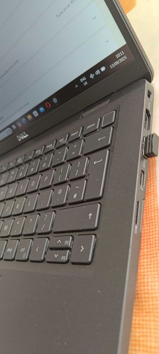 Продавам бизнес лаптоп ,,Dell Latitude " 7320 , i-5 11 генерация , 13.3 inc