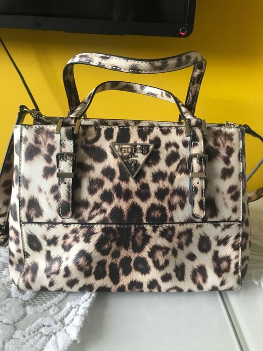 GUESS-оригинална дамска чанта!Топ цена 100лв!