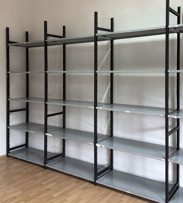 Rafturi metalice depozitare piese auto dezmembrări