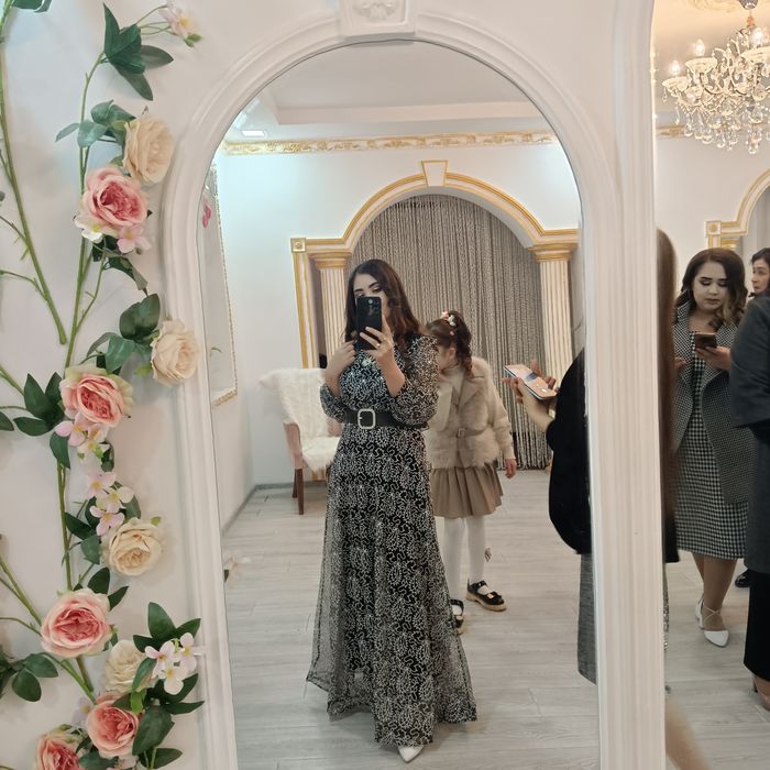 Vechirniy koʻylak sotiladi