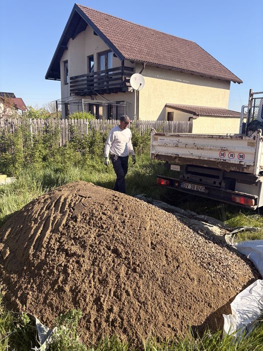 Nisip-piatră-pamant vegetal